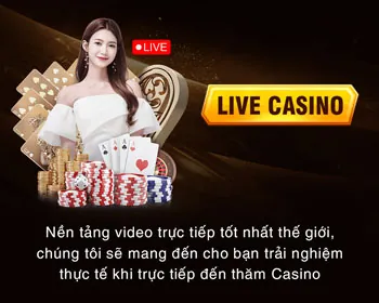 Nhân viên hỗ trợ khách hàng đeo tai nghe, biểu tượng dịch vụ 24/7 của hz888 khuyến mãi